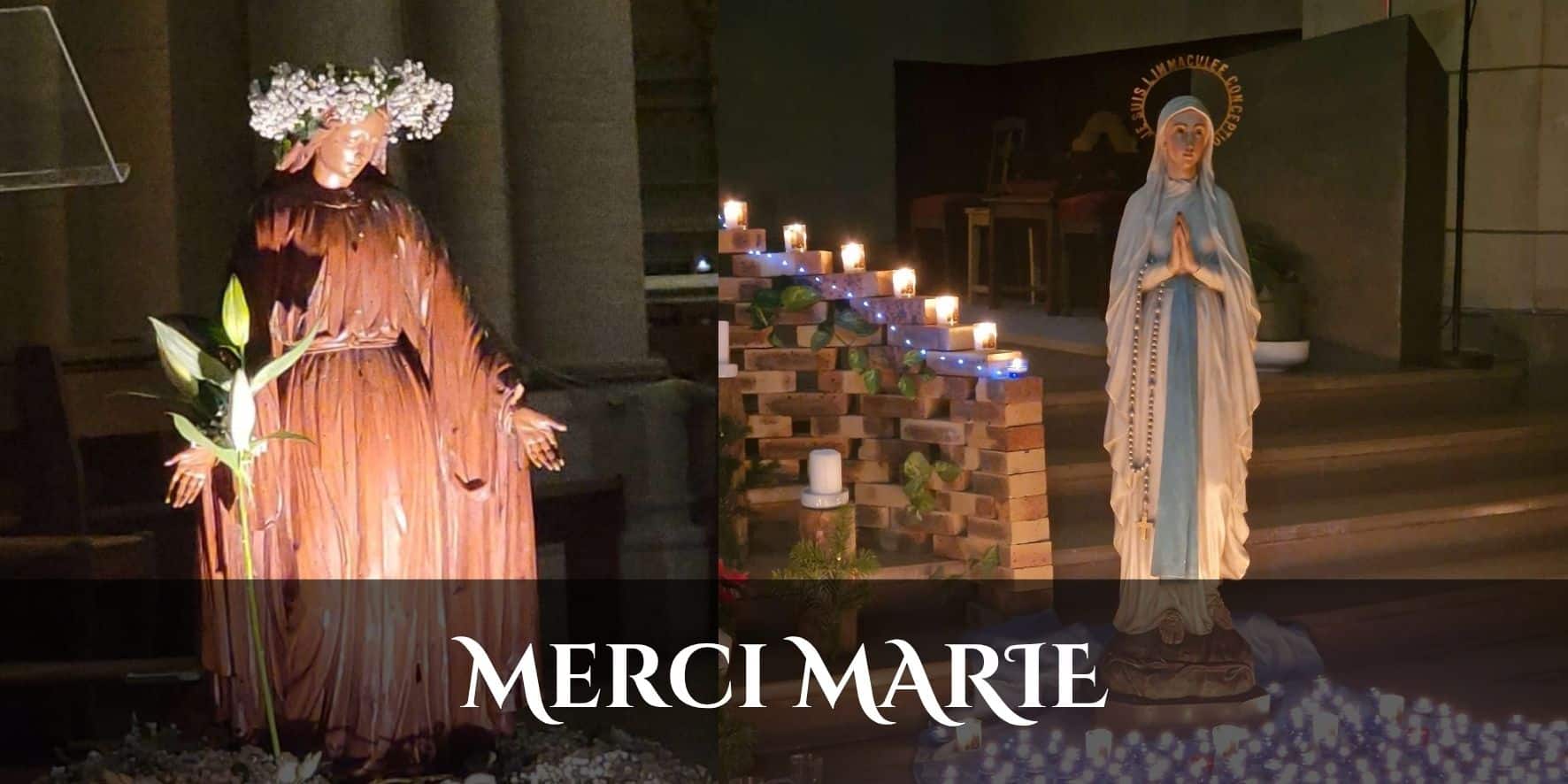 Montage de dévotion mariale comprenant à gauche une statue sculptée de Marie couronnée de fleurs, au centre un escalier de briques garni de bougies allumées, et à droite la statue de la Vierge aux mains jointes, sous le titre « Merci Marie ».