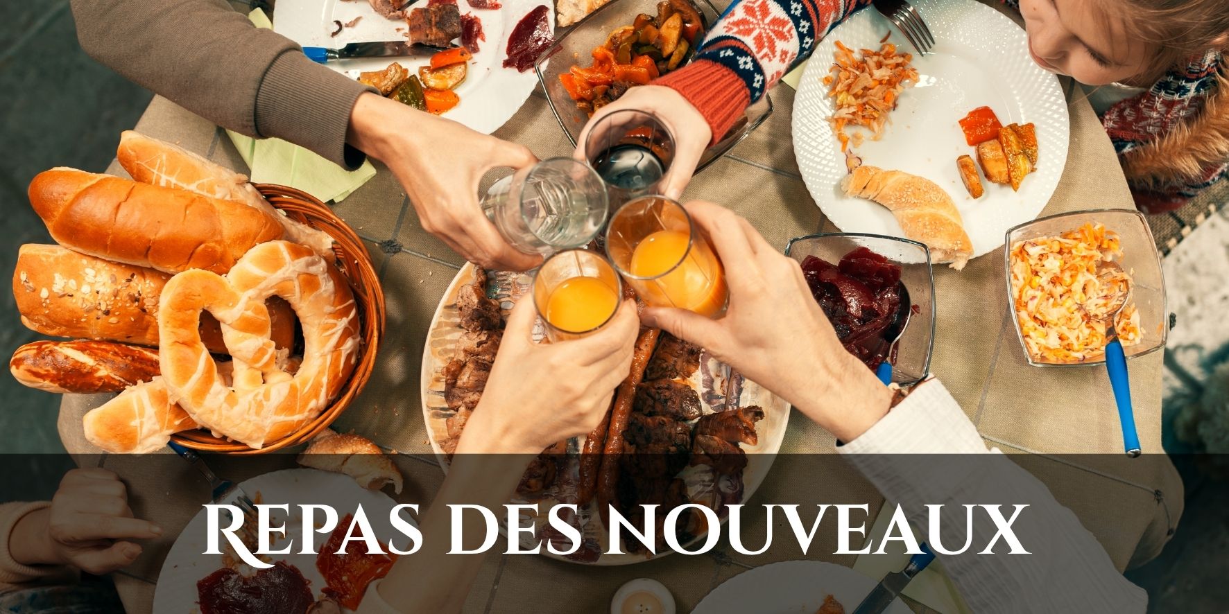 Affiche de présentation pour le « Repas des Nouveaux » montrant des convives trinquant autour d'une table garnie.