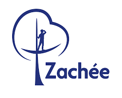 Logo Parcours Zachée Logo bleu des parcours Zachée représentant un personnage perché dans un arbre avec une croix.